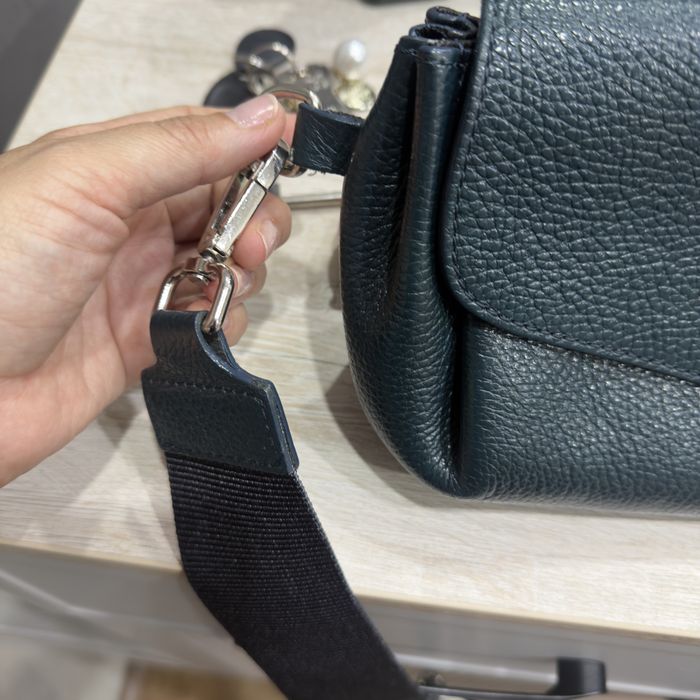 Продам сумочки, багет и седло