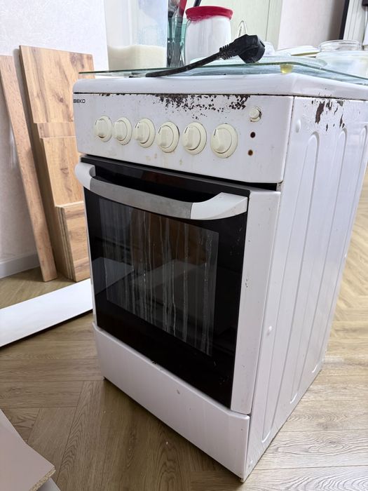 Продаю газ плиту с духовкой