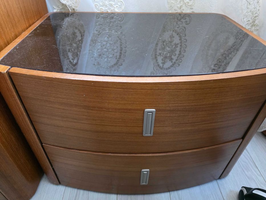 Продам спальный гарнитур