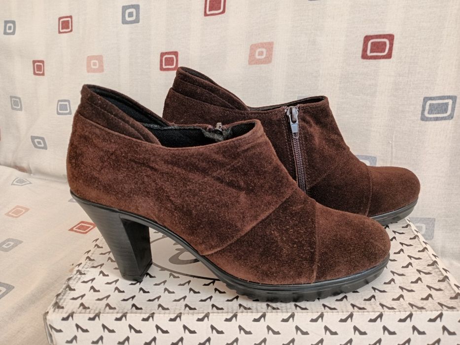 Нови!№39 Кафяви Боти Ест ми
15 €
29,34 лв