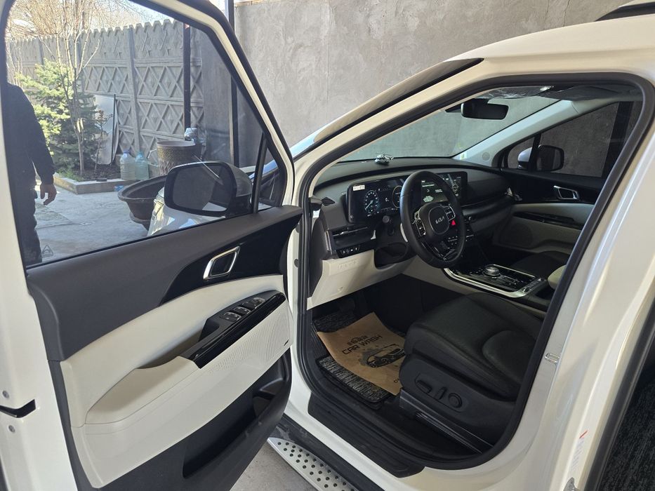 Kia Carnival 2023 — 3