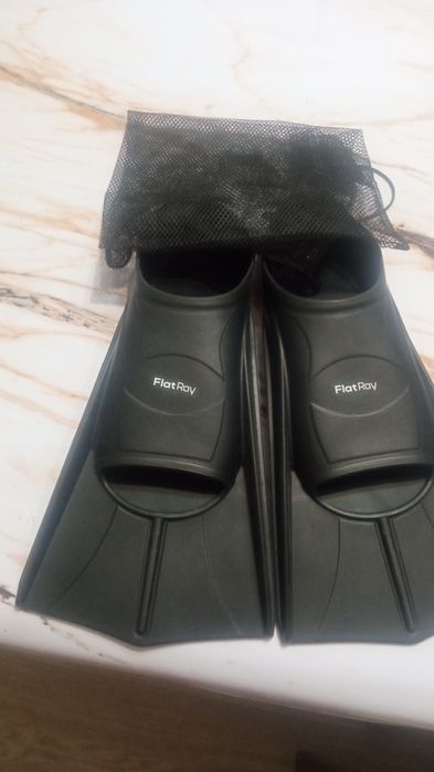 Продам ласты для плавания в бассейне.