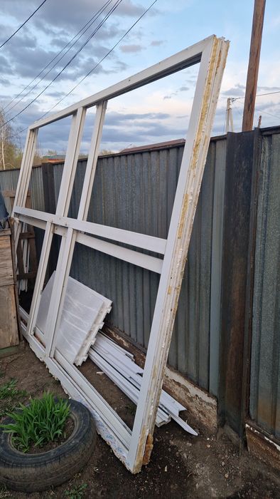 Продам б/у пластиковый витраж