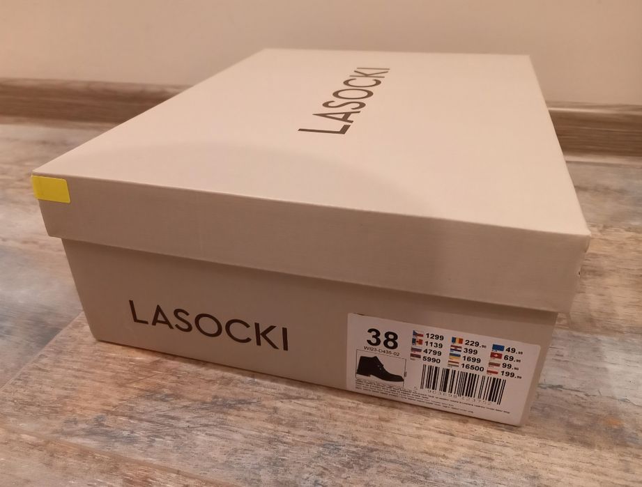 Дамски Кожени ботуши EMU Pioneer Leather, цвят Кафе, номер 39 и Дамски Боти, кубинки Lasocki, номер 38