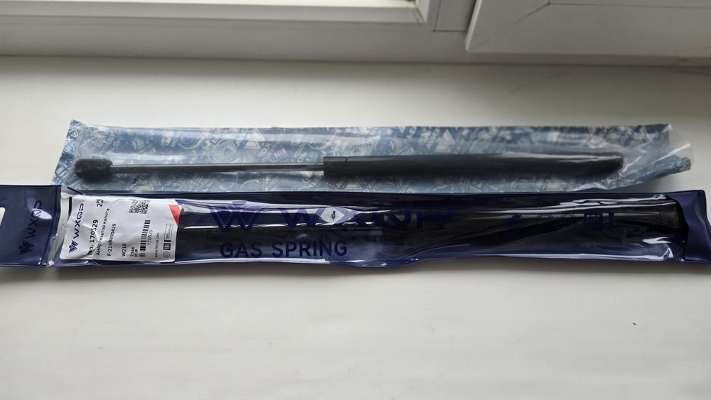 Амортизаторы копота на мерседес Е230