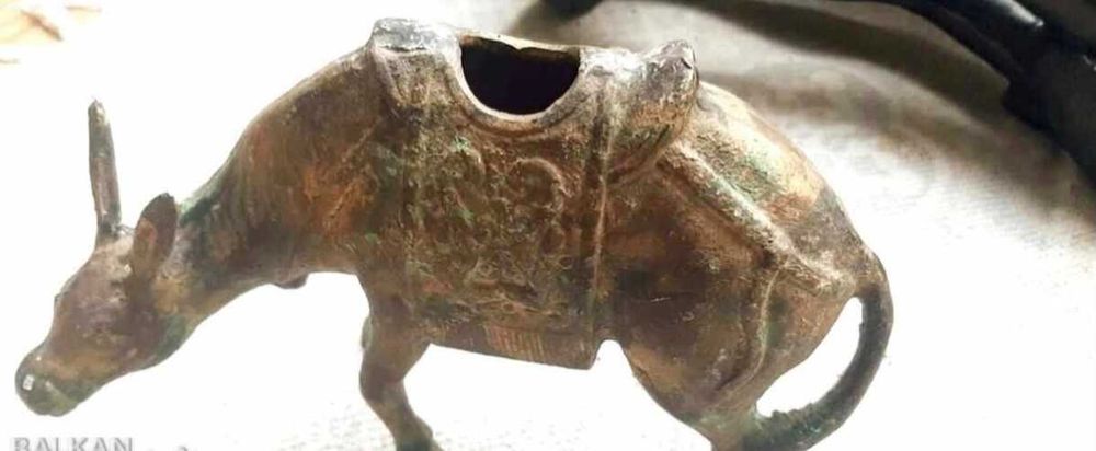 Бронзова кадилница, Бронзови статуетки