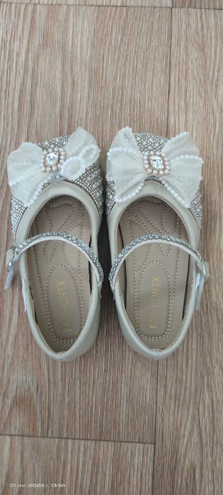 Продам детские туфли для девочек
