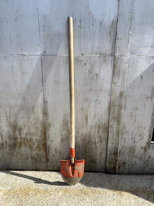 Продам штыковую лопату