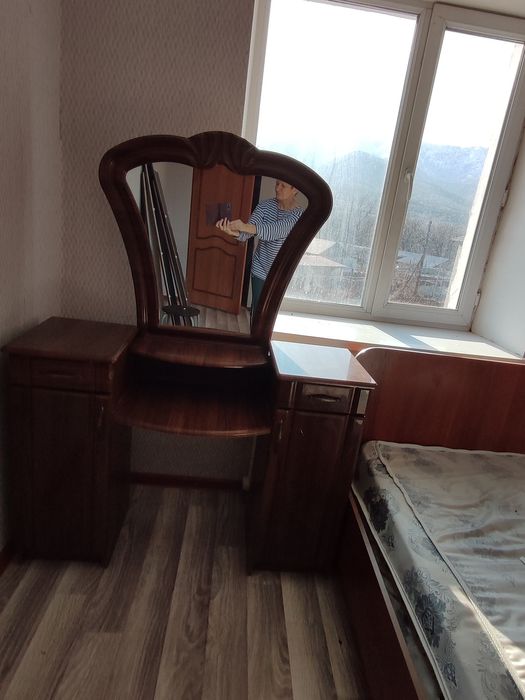 Продам кресло- кровать,зеркало