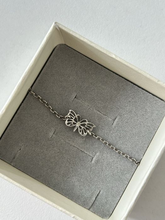 Сребърна гривна с пеперуда