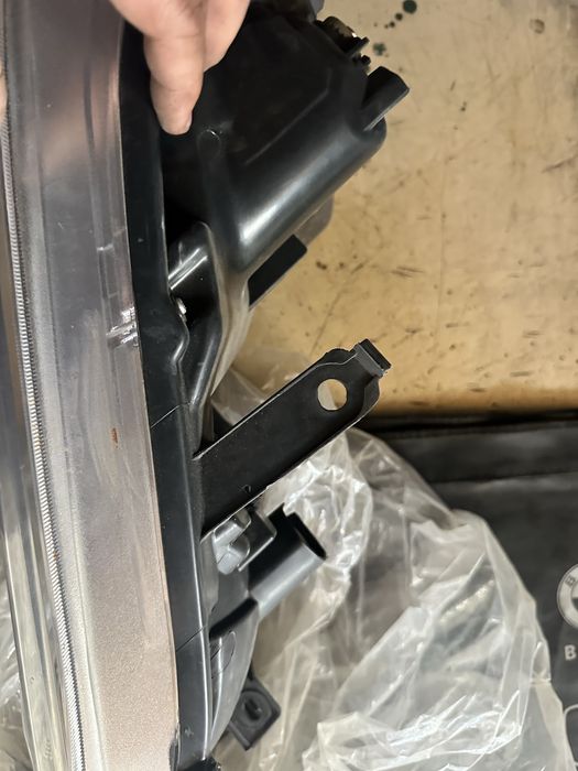 Продам фару тойота хайлюкс