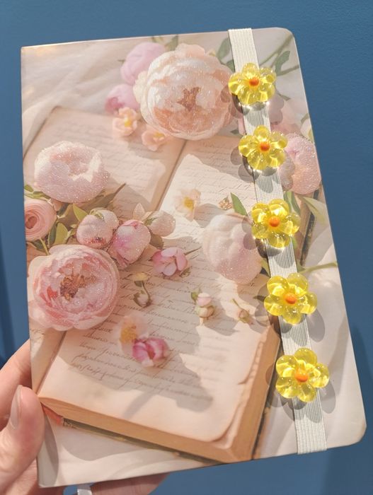 Красивый блокнот для заметок с цветами