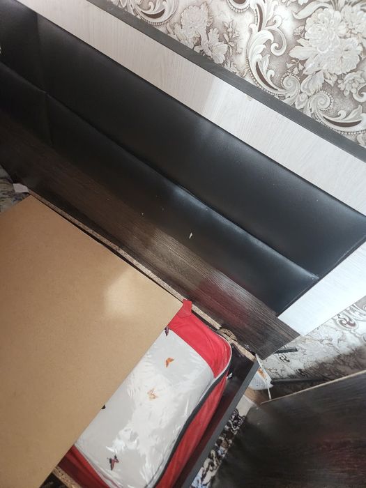 Kravat matras bilan sotiladi.