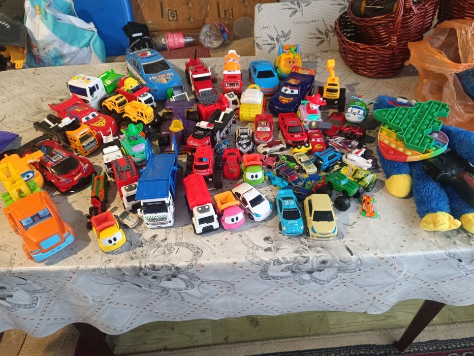 Продам пакет машинок