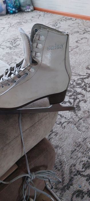 Продам коньки фигурные