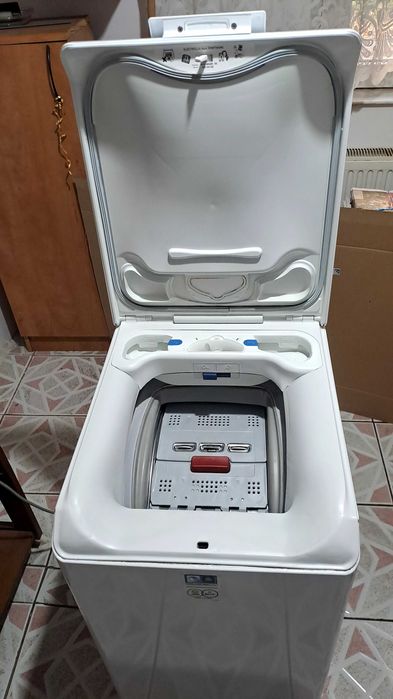 Vand masina de spalat rufe Electrolux cu incarcare verticala