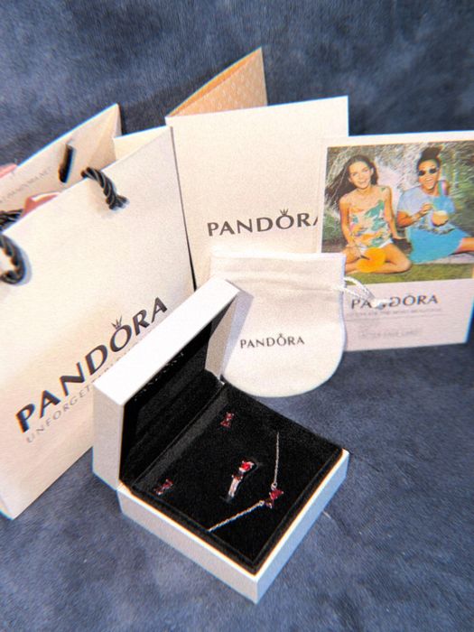 Pandora в подарочной упаковке
