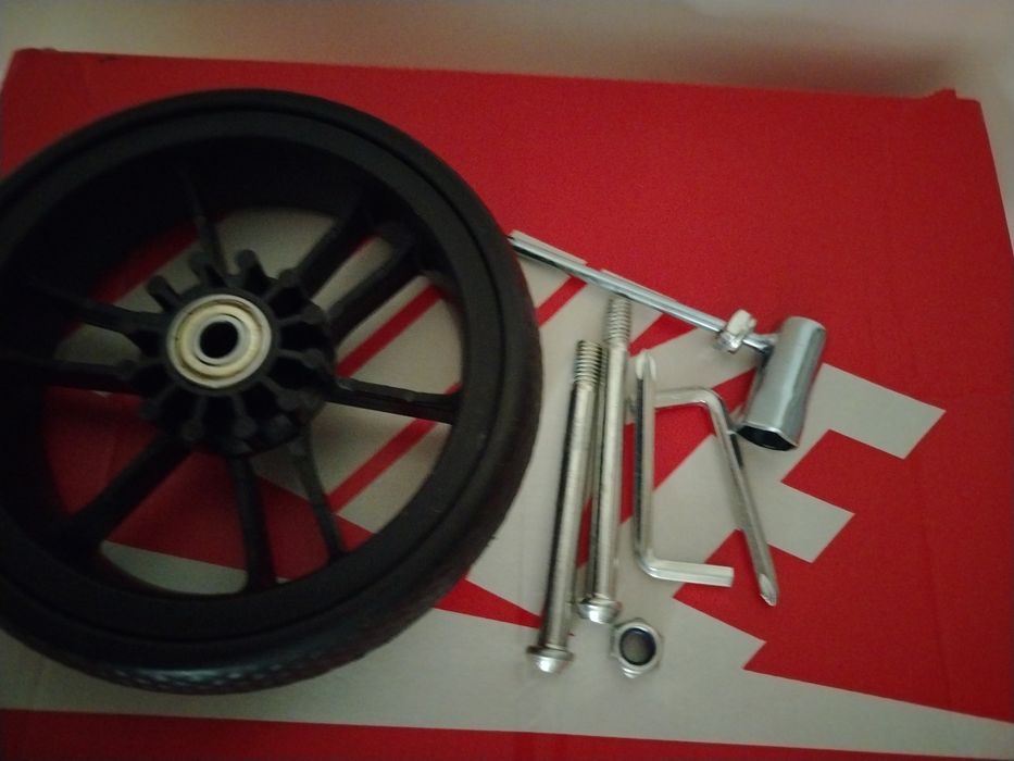 Колеса на коляску прогулочную