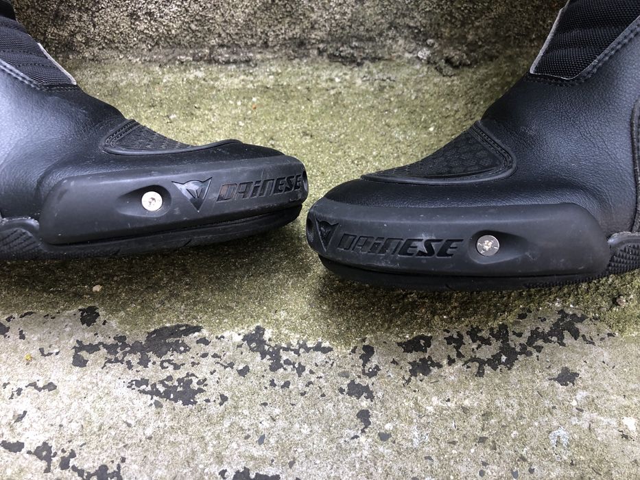 Дамски мото ботуши и мото ръкавици