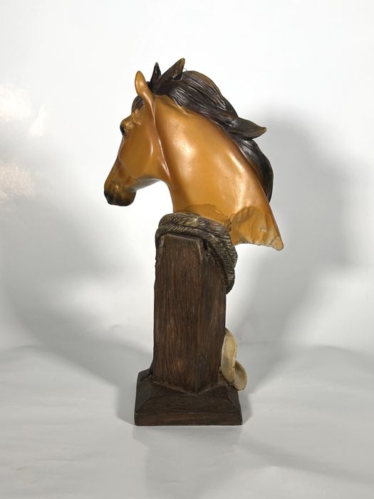 Конска статуетка