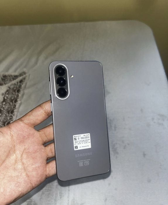Samsung A57 8 ga 256 GB ideal