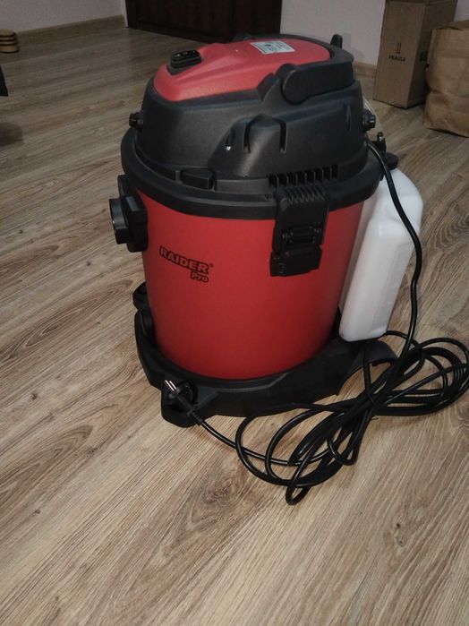 Перяща прахосмукачка Raider