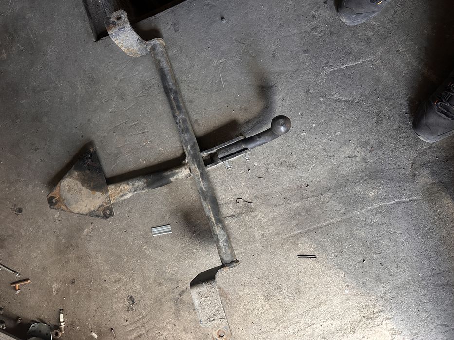 Фаркоп на приору седан