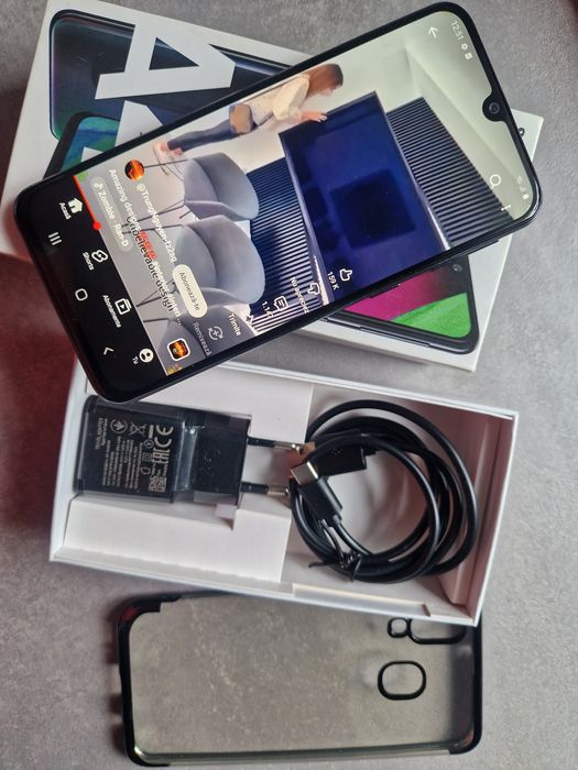 Samsung A40 cu 60/4 Gb sau un A20e cu 3/32 Gb memory