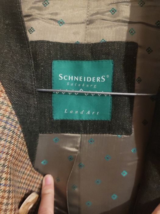 Jacheta Schneiders din lana virgina