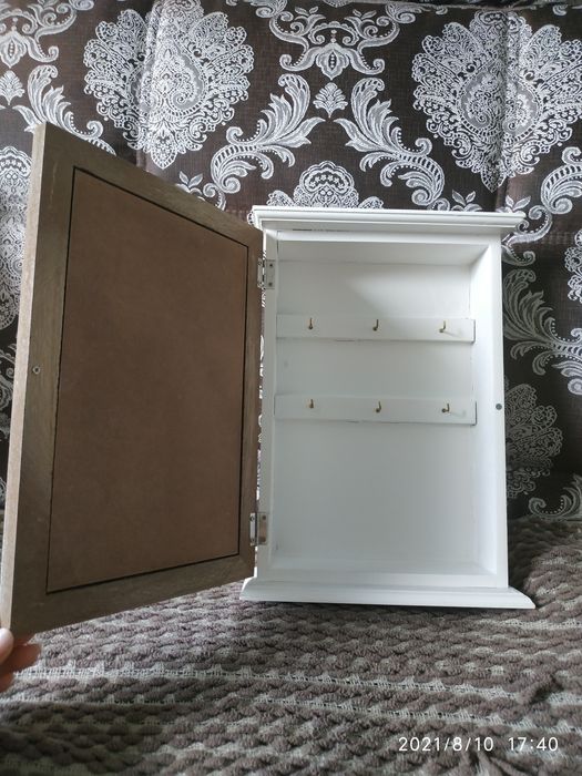 Продам деревянную ключницу