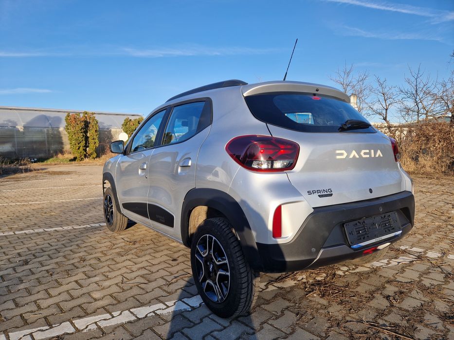Dacia Spring avariat lovit