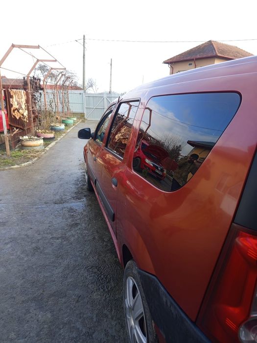 Vând logan mcv 5 locuri