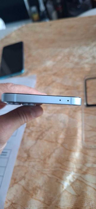 Продавам телефон Галакси Z Flip6