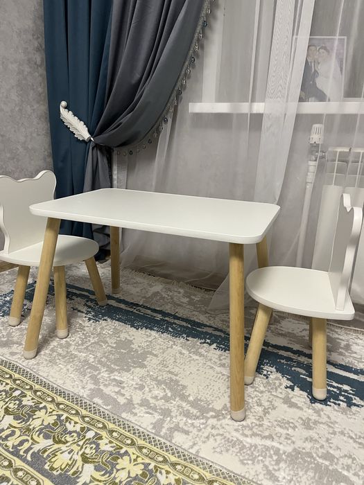 Детский комплекст стол стульев