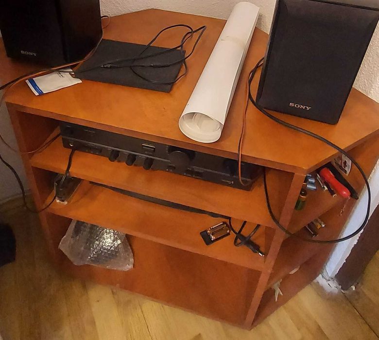 Comoda TV pe colt in stare perfecta cu roti