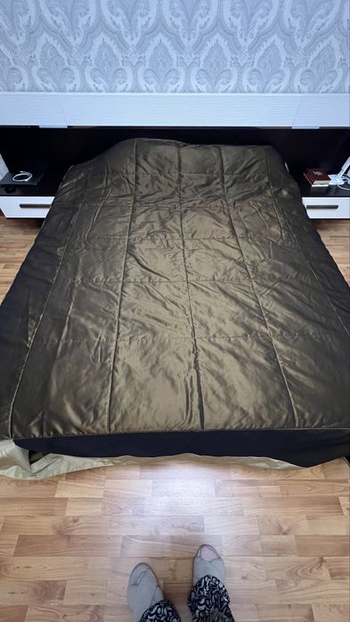 Разные покрывала и наволочки для подушек