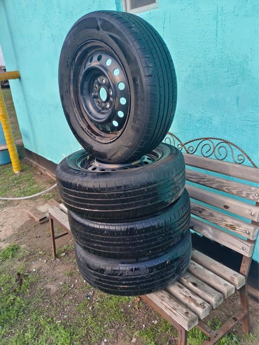 Продается шины в комплекте