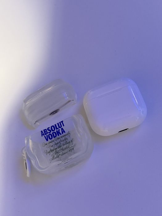 Vand AirPods 4 - ca noi, utilizate putin