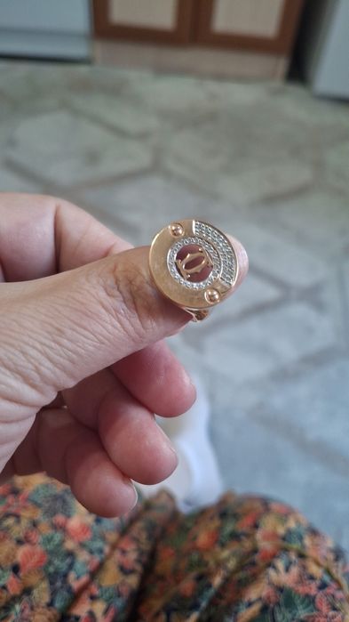 Продам золотое перстень женски