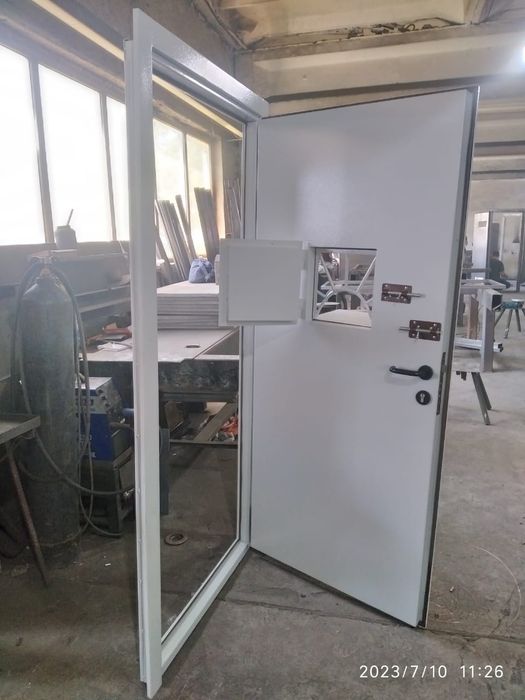 Стальные двери технические