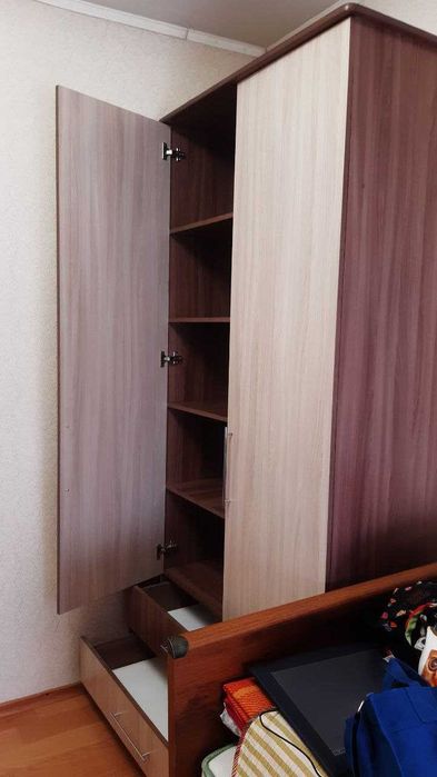 Шкаф для одежды (2,25 на 1 метр)