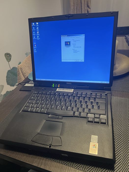 Pentium 3 DELL Latitude C800 laptop retro