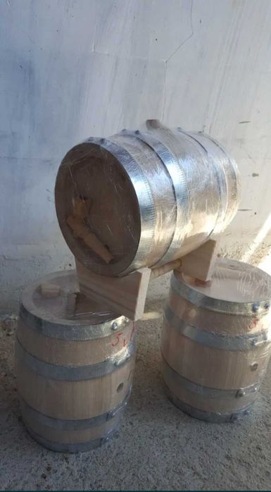 Дъбови бурета и бъчви за вино и ракия