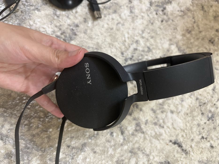 Наушники  sony  xb5500 есть каспи ред