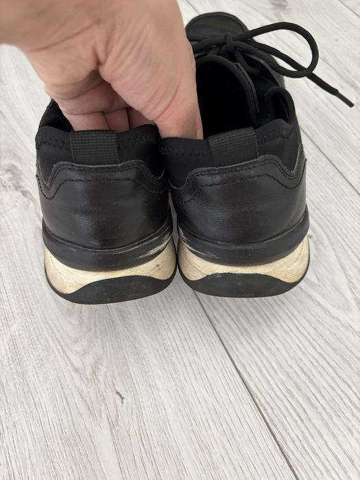 Продам мужские кроссовки