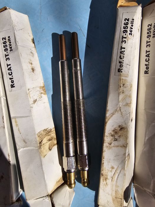 Свещи за CAT caterpillar чисто нови