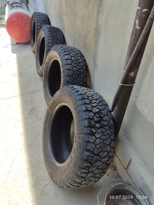 Продам шины MAXXIS
