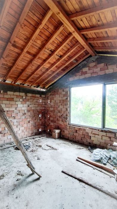 Къща в Ловеч, област-с.Скандалото площ 261 цена 120675