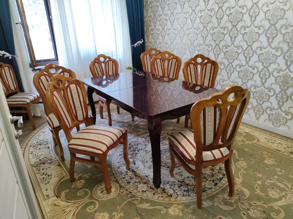 Классический стол и стуля