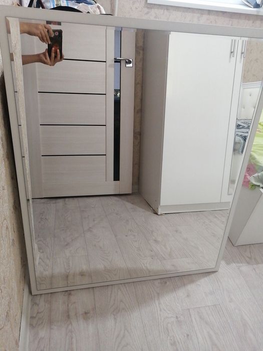 Настенное зеркало